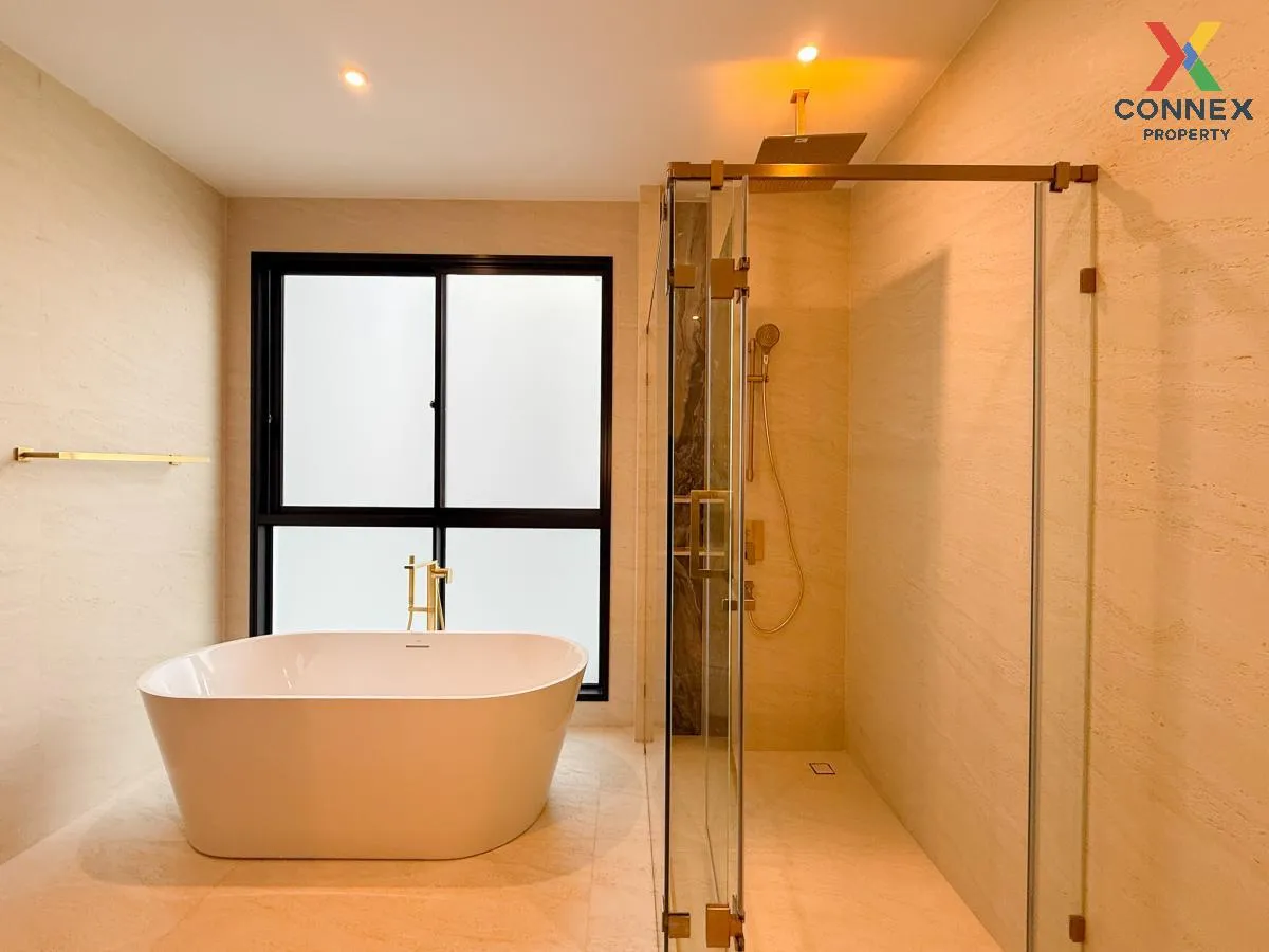 For Sale House , BuGaan Krungthep Kreetha , wide frontage , Hua M