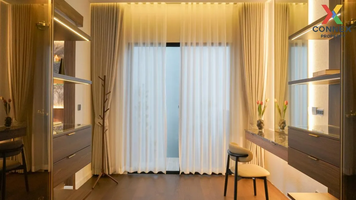 For Sale House , BuGaan Krungthep Kreetha , wide frontage , Hua M