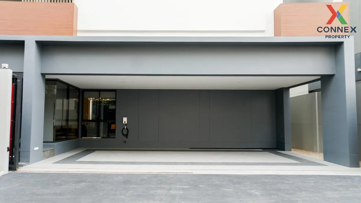 For Sale House , BuGaan Krungthep Kreetha , wide frontage , Hua M