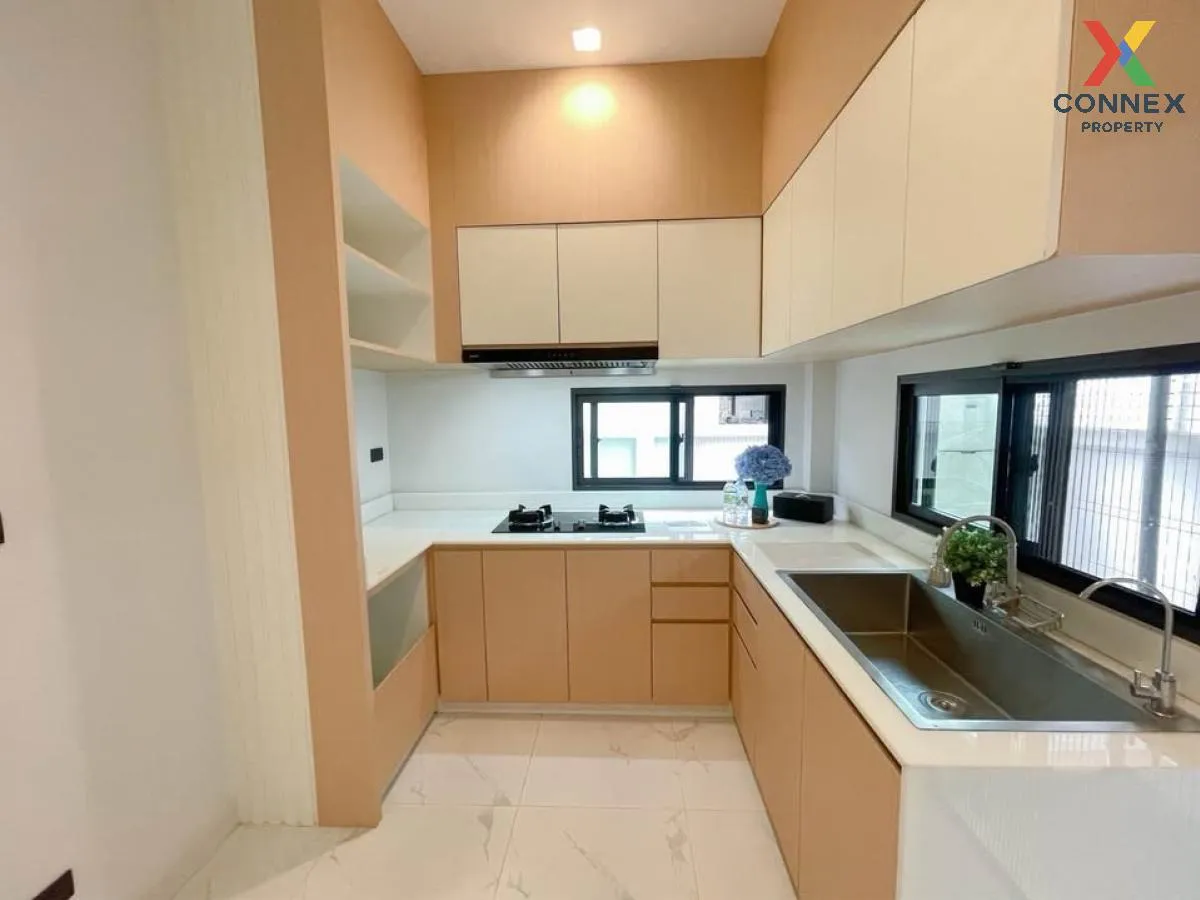 For Sale House , Bangkok Boulevard Rama 5 , corner unit , Mahasaw 4