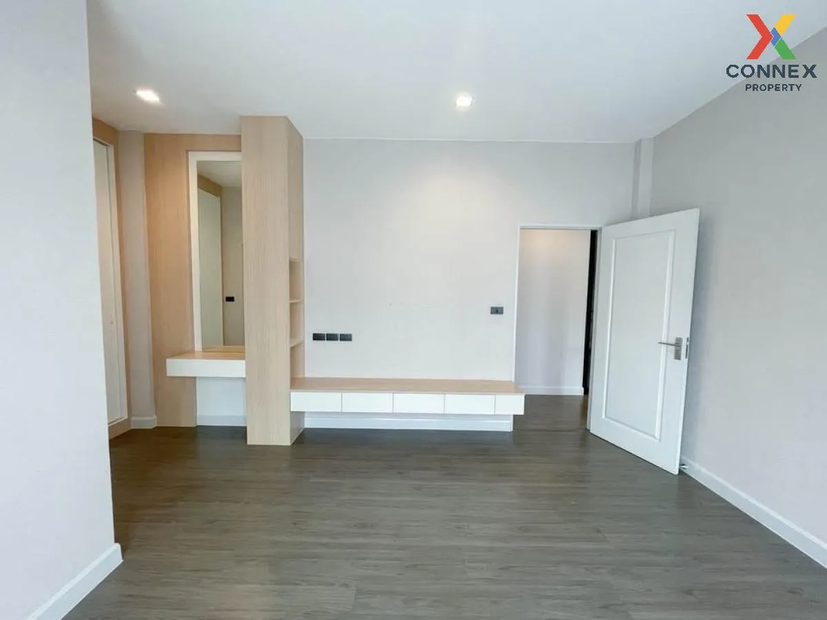 For Sale House , Bangkok Boulevard Rama 5 , corner unit , Mahasaw