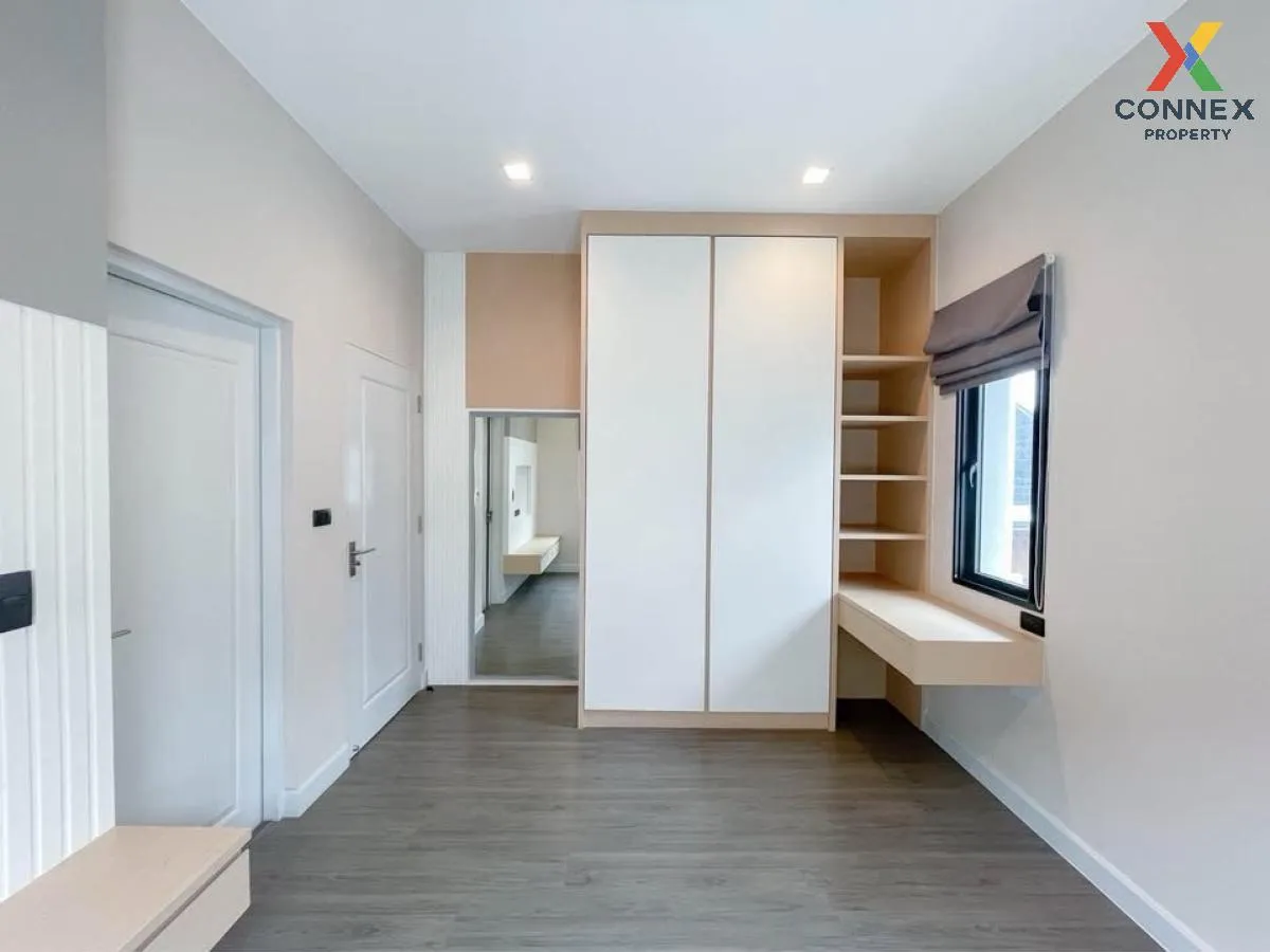 For Sale House , Bangkok Boulevard Rama 5 , corner unit , Mahasaw
