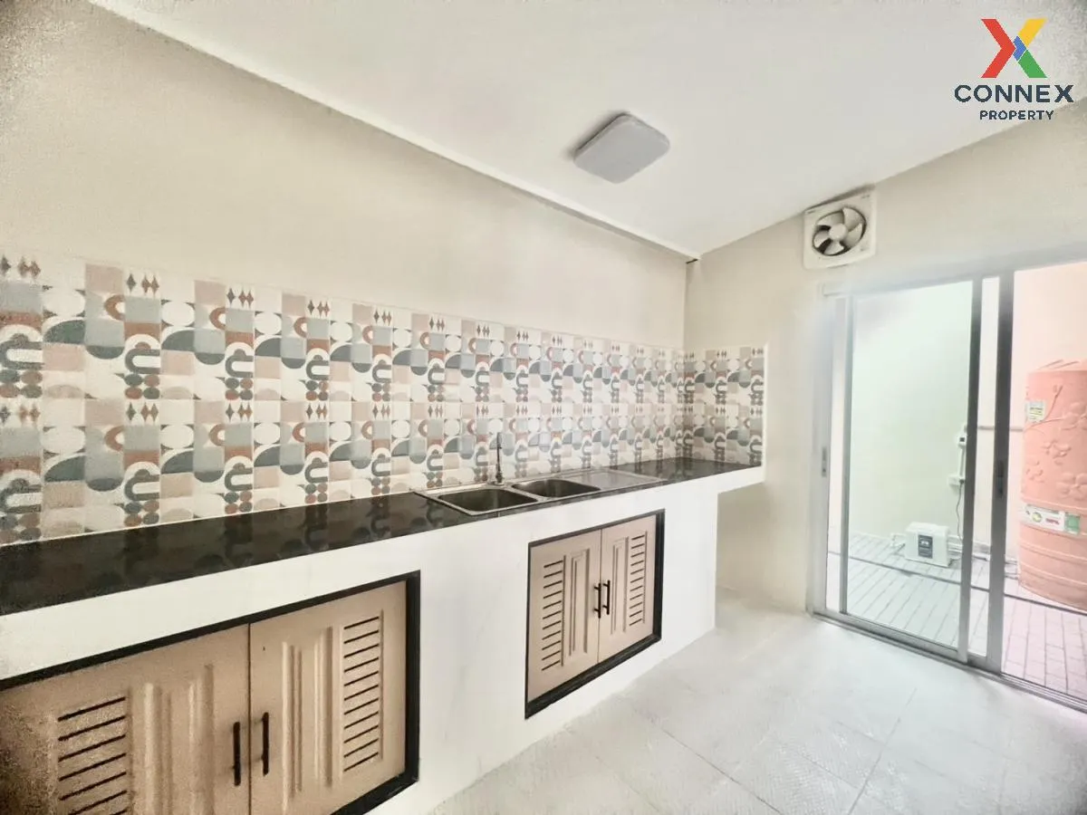 For Sale Townhouse/Townhome  , Pruksa Ville 87 Teparak , newly re