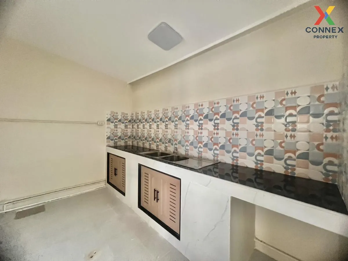 For Sale Townhouse/Townhome  , Pruksa Ville 87 Teparak , newly re