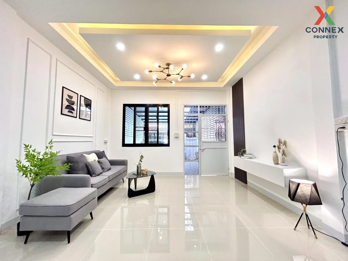 For Sale Townhouse/Townhome  , Baan Sriphet Petchkasem 106 , newl 4