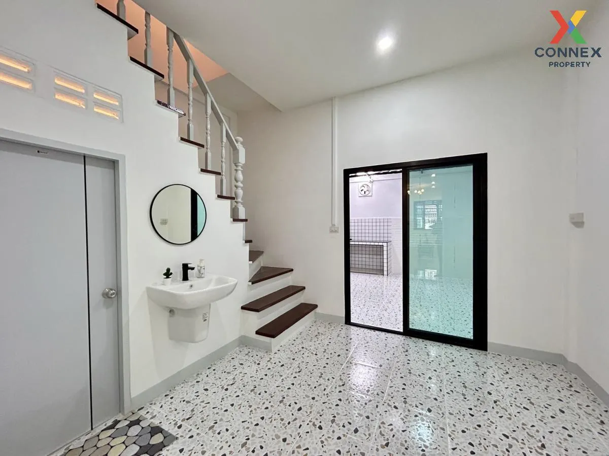 For Sale Townhouse/Townhome  , Baan Sriphet Petchkasem 106 , newl
