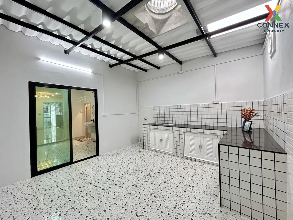 For Sale Townhouse/Townhome  , Baan Sriphet Petchkasem 106 , newl