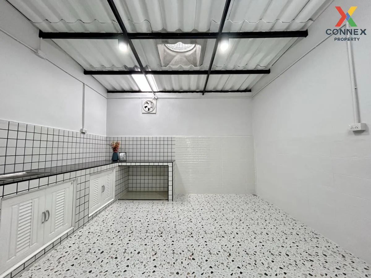 For Sale Townhouse/Townhome  , Baan Sriphet Petchkasem 106 , newl