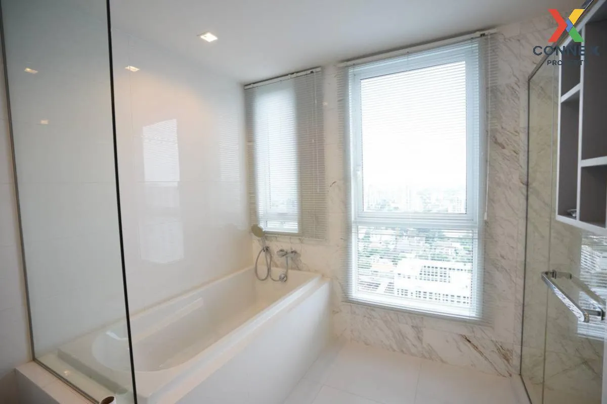 FOR RENT condo , RHYTHM Sukhumvit 42 , BTS-Ekkamai , Phra Khanong 4