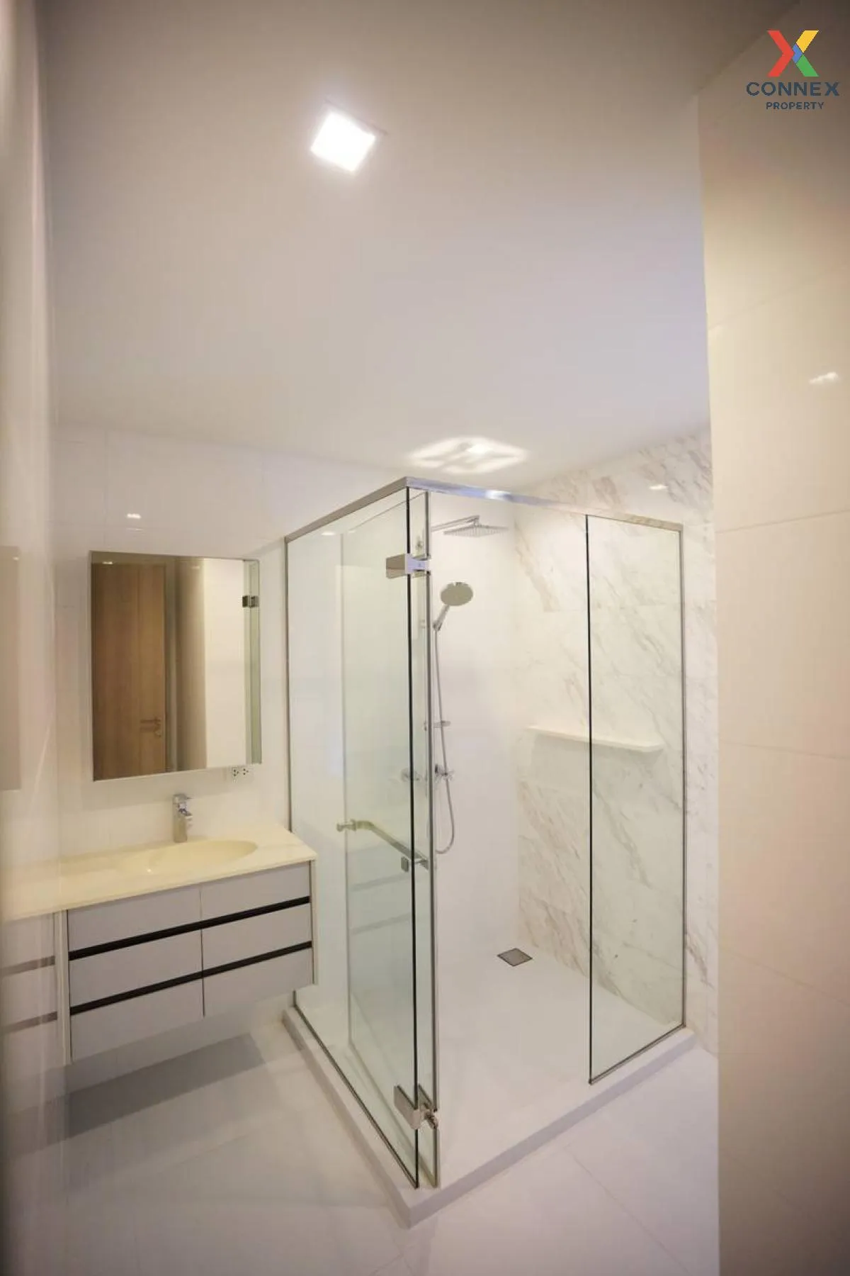 FOR RENT condo , RHYTHM Sukhumvit 42 , BTS-Ekkamai , Phra Khanong