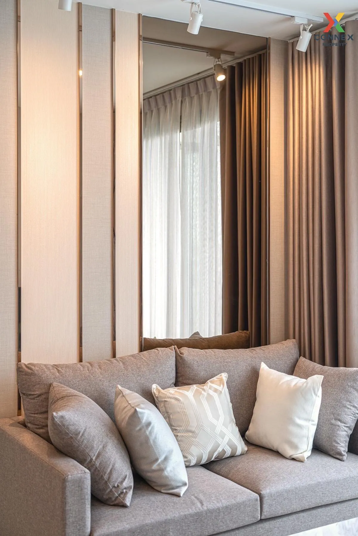 FOR RENT condo , RHYTHM Sukhumvit 42 , BTS-Ekkamai , Phra Khanong