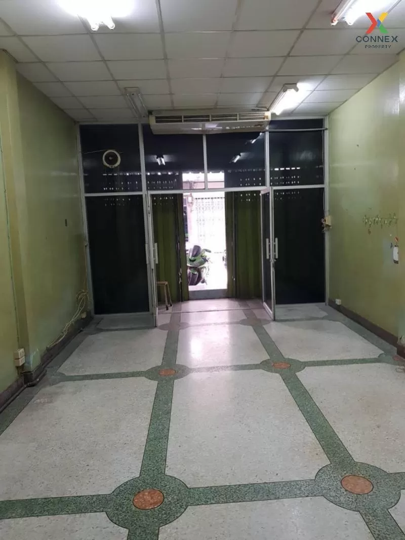 For sale, commercial building, 4 and a half floors, next to BTS Saphan Khwai station, Phayathai. 2