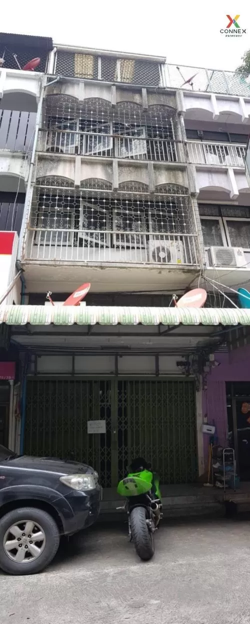 For sale, commercial building, 4 and a half floors, next to BTS Saphan Khwai station, Phayathai.