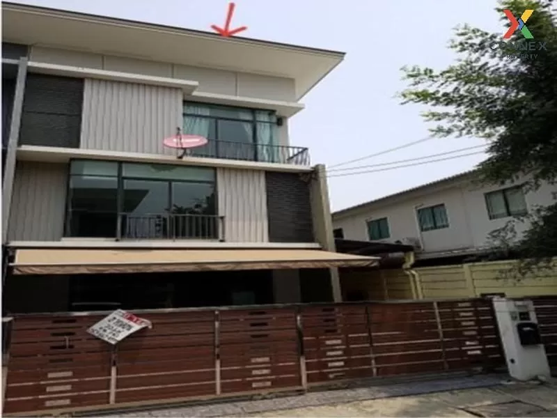 For sale Pruksa Ville 65/2 Srisamarn, behind the corner, has an area on the side, located next to Robinson Srisaman, ready to move in