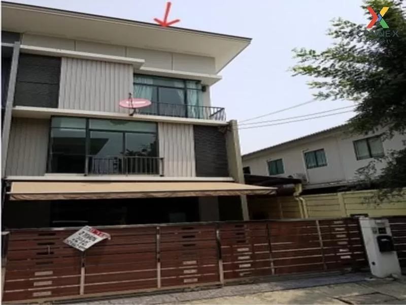 For sale Pruksa Ville 65/2 Srisamarn, behind the corner, has an area on the side, located next to Robinson Srisaman, ready to move in 1