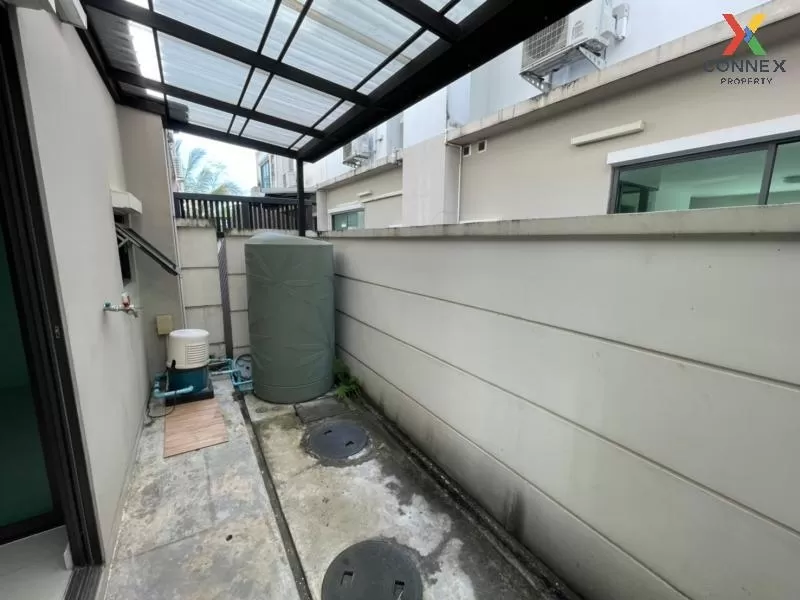 3-storey townhome for sale, Town Avenue Village, Merge Rattanathibet, adding a new house to the back of the house The front of the house is not attached to anyone.
