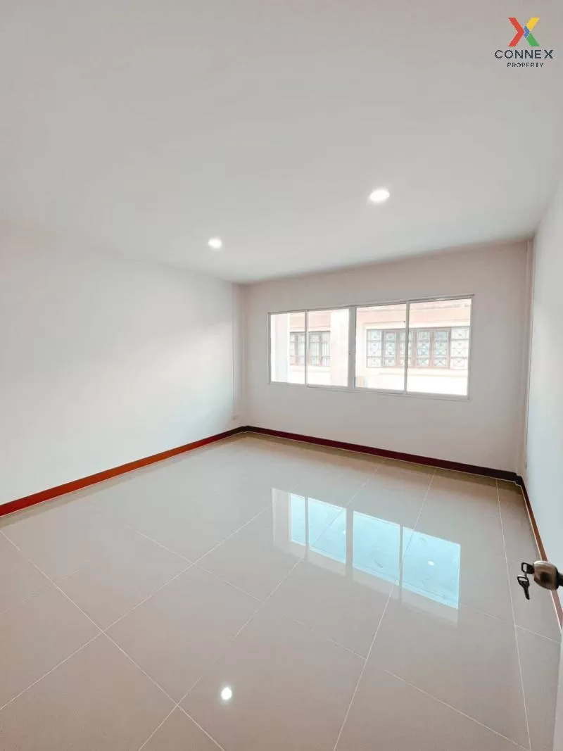 For Sale Townhouse/Townhome  , Parichat Village , Khlong Si , khlong Luang , Pathum Thani , CX-75940