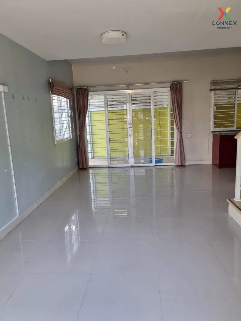 Townhome for sale, The Connect 1, Chaengwattana, Muang Thong Thani, behind the corner, there is an area on the side, ready to move in