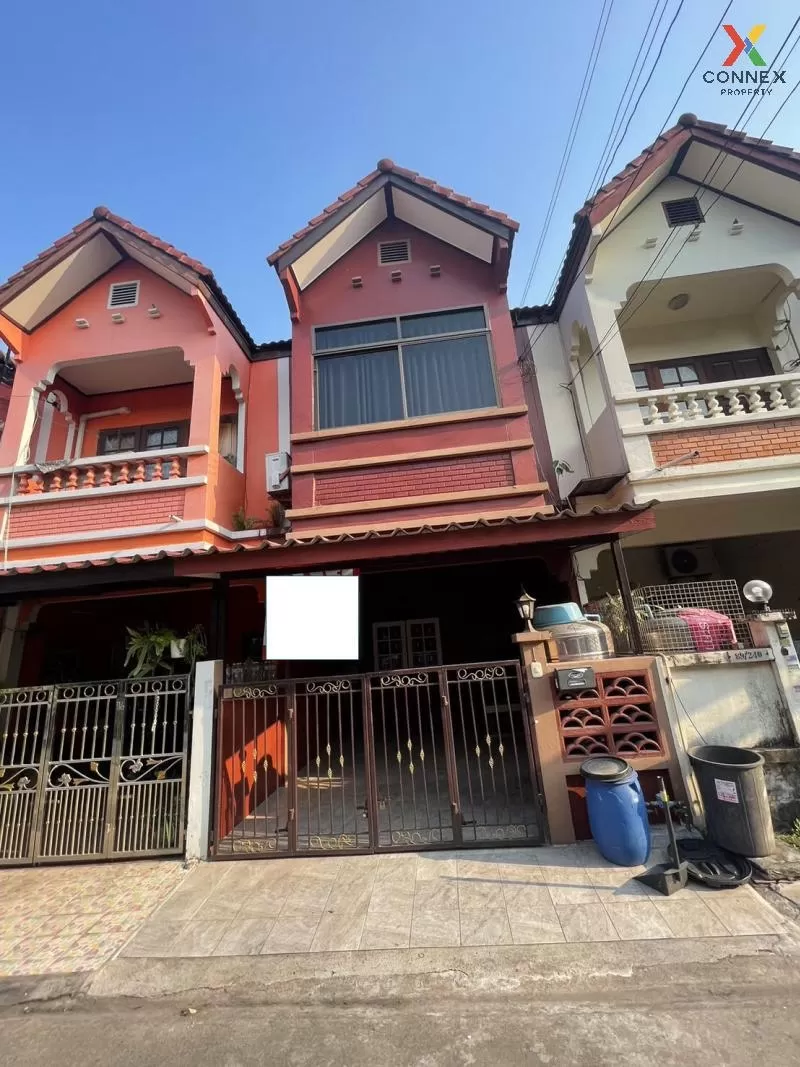 Townhouse for sale, Lert Ubon Village, Watcharaphon, fully renovated, newly decorated, ready to move in 1