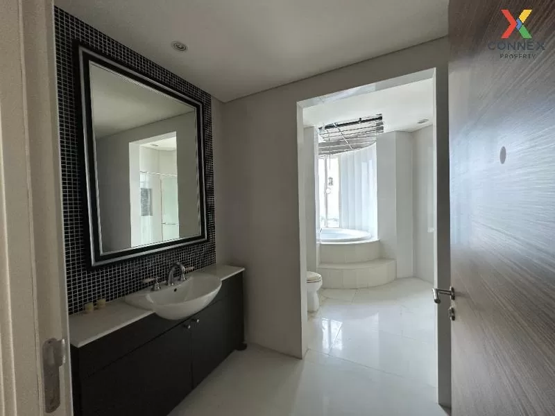 FOR SALE condo , Watermark Chaophraya River , BTS-Krung Thon Buri , Bang Lamphu Lang , Khlong San , Bangkok , CX-77498