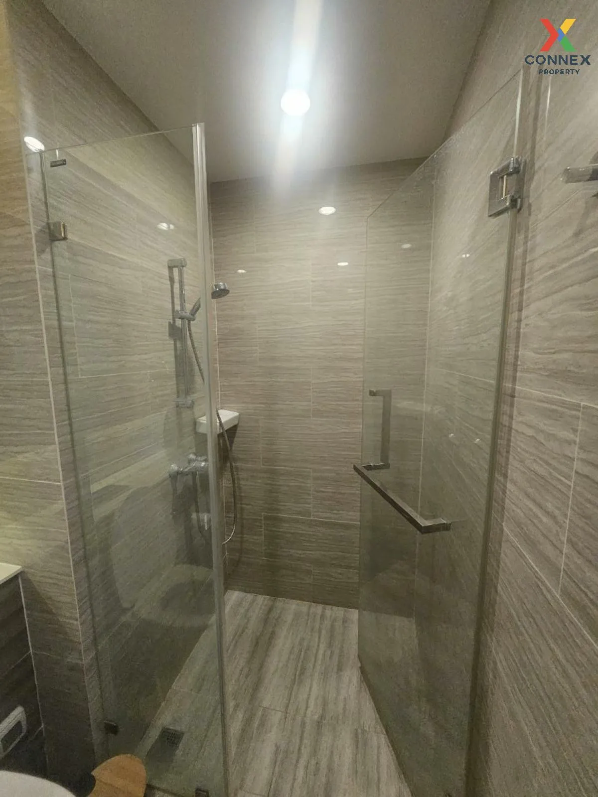 FOR RENT condo , Whizdom Essence , BTS-Punnawithi , Phra Khanong 
