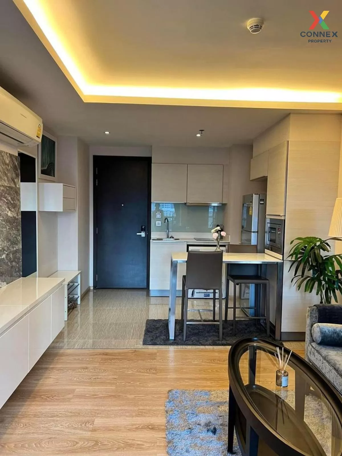 FOR RENT condo , The Esse at Singha Complex , MRT-Phetchaburi , Bang Kapi , Huai Khwang , Bangkok , CX-80137