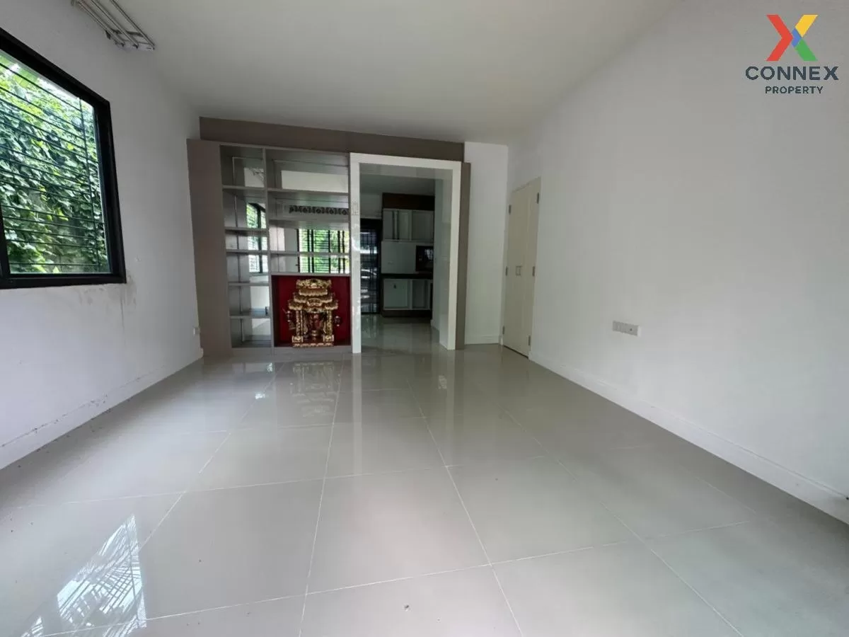 For Sale Townhouse/Townhome  ,  TOWN AVENUE RAMA 2 SOI 30 , corner unit , Bang Mot , Chom Thong , Bangkok , CX-86712