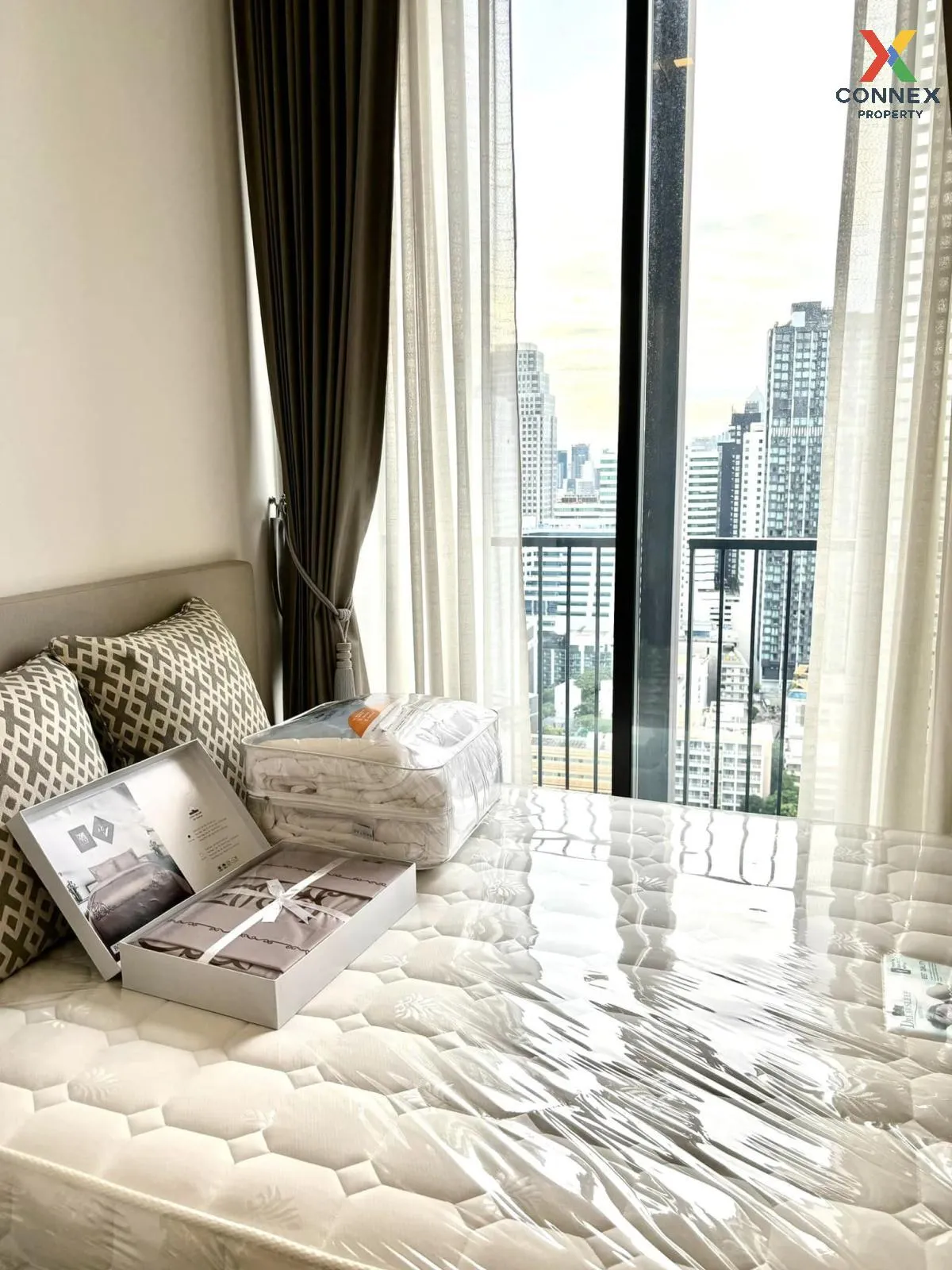 For Rent Condo , Noble BE 33 , high floor , BTS-Phrom Phong , Khlong Toei Nuea , Watthana , Bangkok , CX-90763