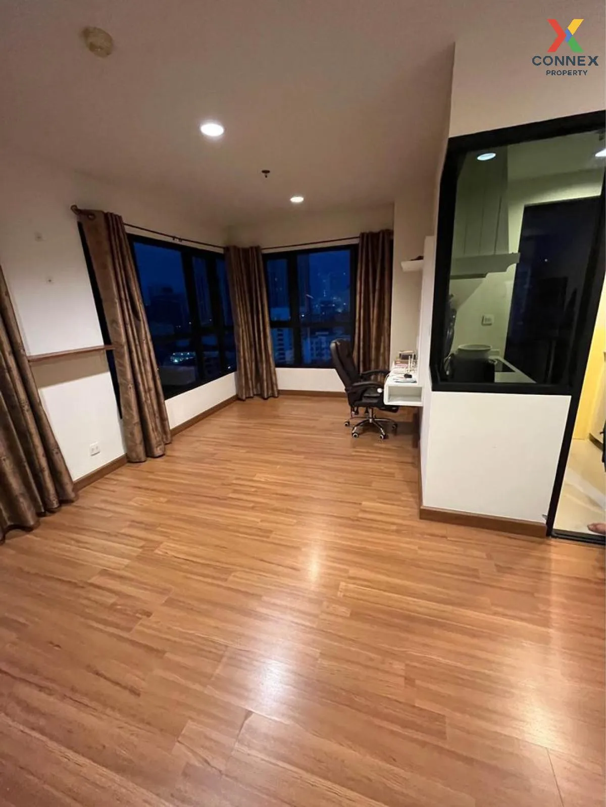 For Rent Condo , The Crest Phaholyothin 11 , BTS-Saphan Khwai , Sam Sen Nai , Phaya Thai , Bangkok , CX-91319 2