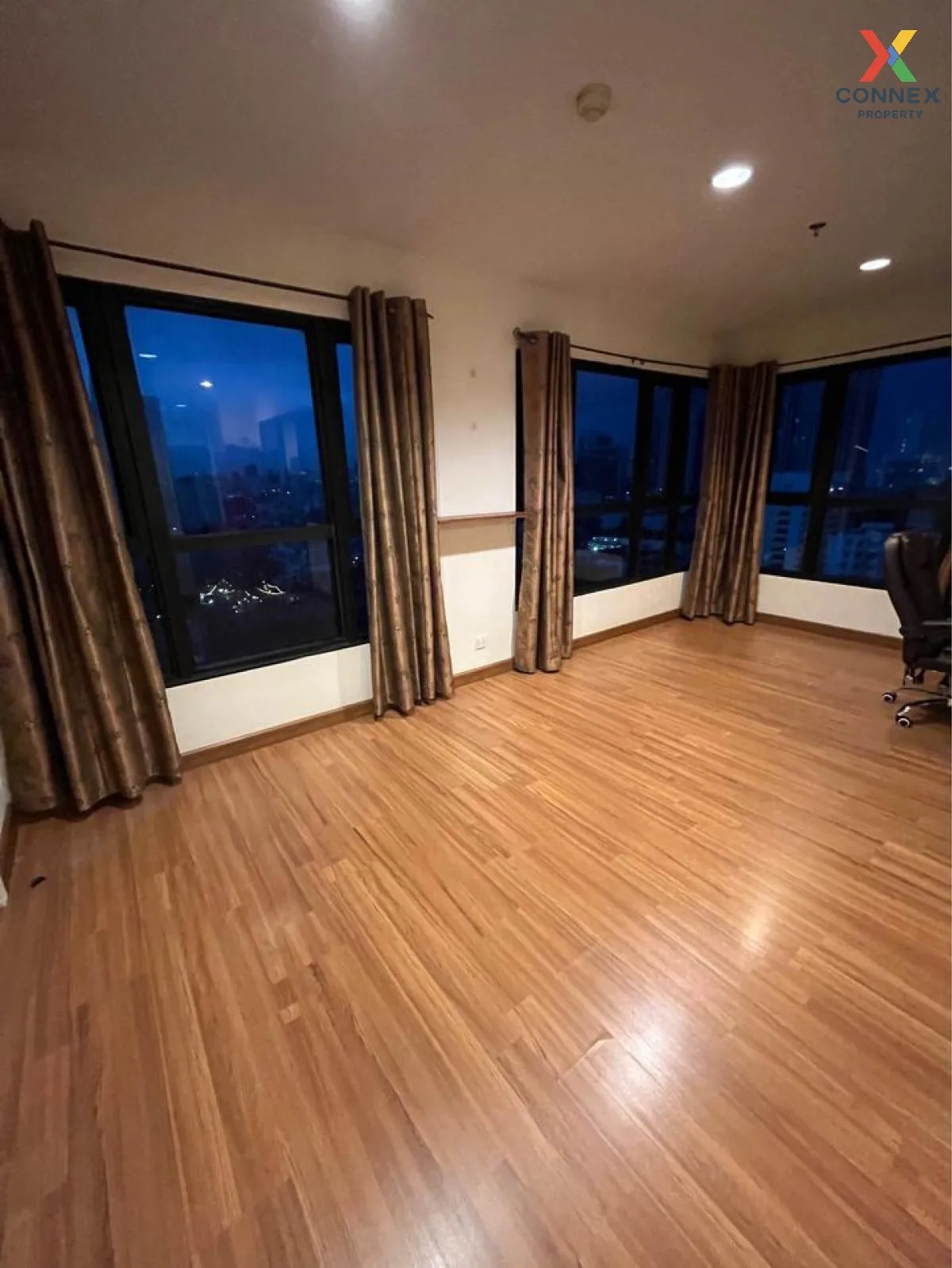 For Rent Condo , The Crest Phaholyothin 11 , BTS-Saphan Khwai , Sam Sen Nai , Phaya Thai , Bangkok , CX-91319 3