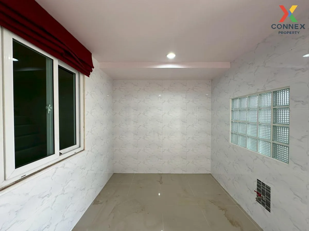 For Sale Commercial Building , Sai 4 Square , Krathum Lom , Sam P