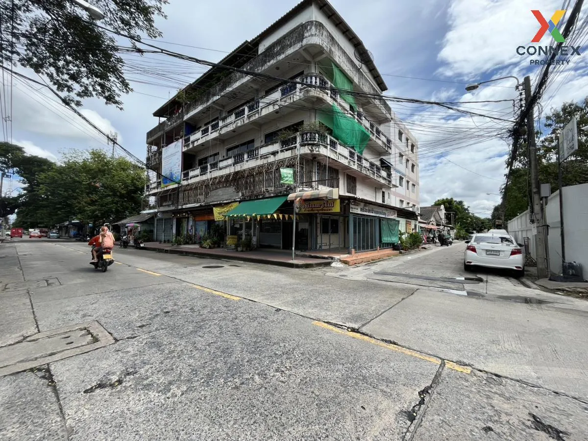 For Sale  Commercial building 4.5 Floor Soi Ngamwongwan 43 , Thung Song Hong , Lak Si , Bangkok , CX-92595 2