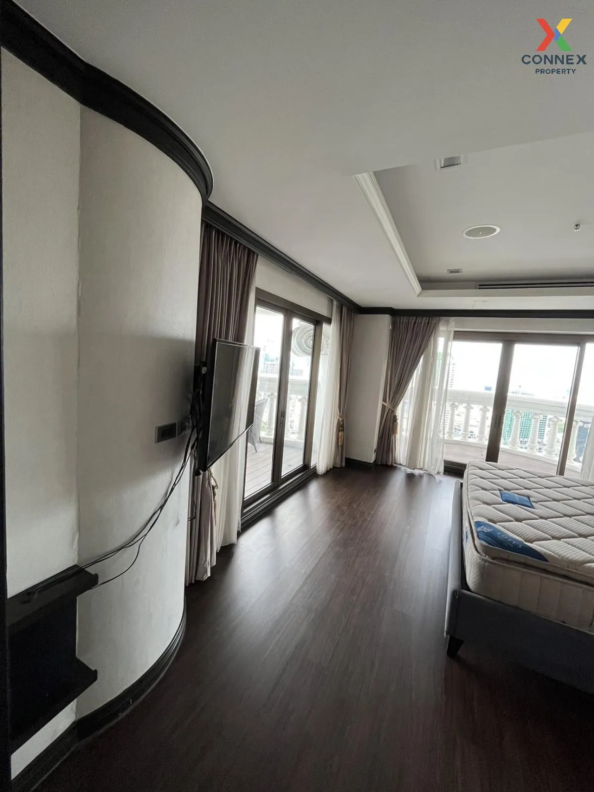 For Sale Condo , State Tower , BTS-Saphan Taksin , Silom , Bang Rak , Bangkok , CX-92863