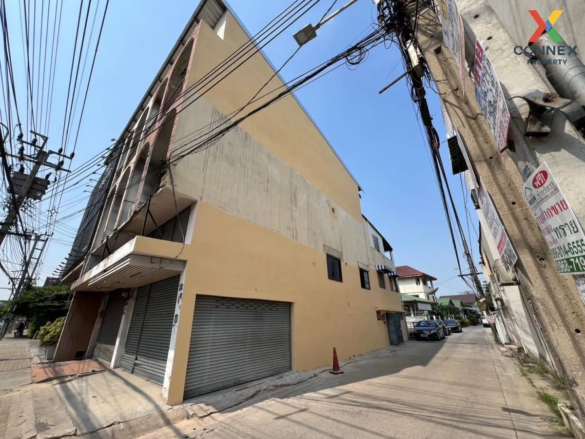 For Rent Commercial building, 3.5 floors , corner, entrance of Soi Ngamwongwan 7. , Bang Khen , Mueang Nonthaburi , Nonthaburi , CX-94005 3