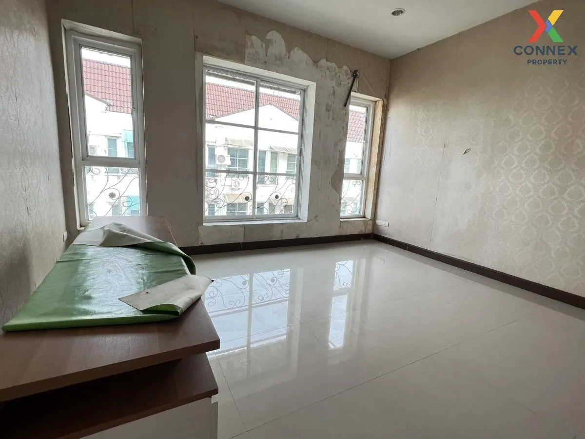 For Sale Townhouse/Townhome  , Modern Town  Ekachai 46 , nice view , Khwaeng Khlong Bang Phran , Bang Bon , Bangkok , CX-96333