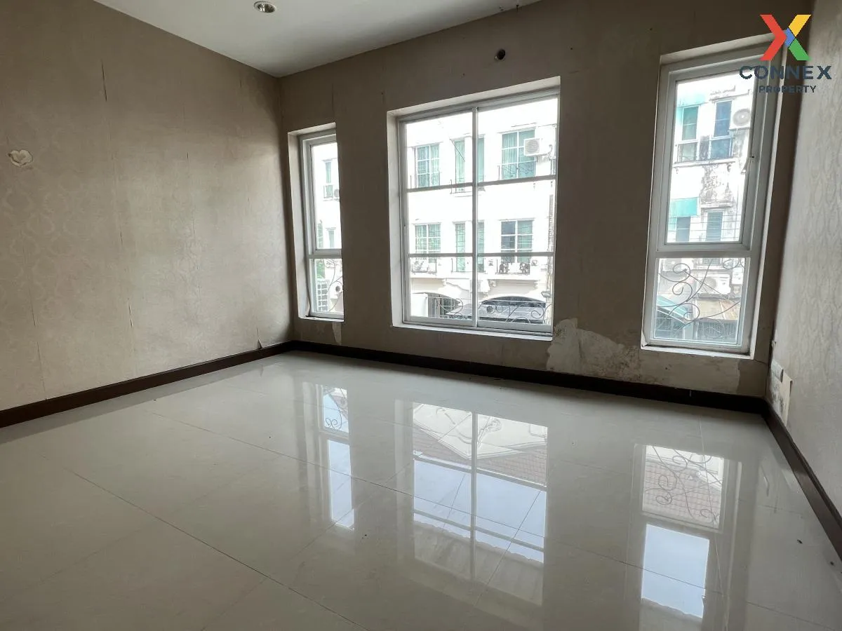 For Sale Townhouse/Townhome  , Modern Town  Ekachai 46 , nice view , Khwaeng Khlong Bang Phran , Bang Bon , Bangkok , CX-96333