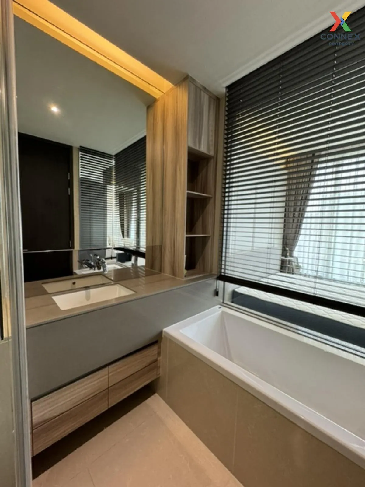 For Rent Condo , The Esse Asoke , BTS-Asok , Khlong Toei Nuea , Watthana , Bangkok , CX-96616