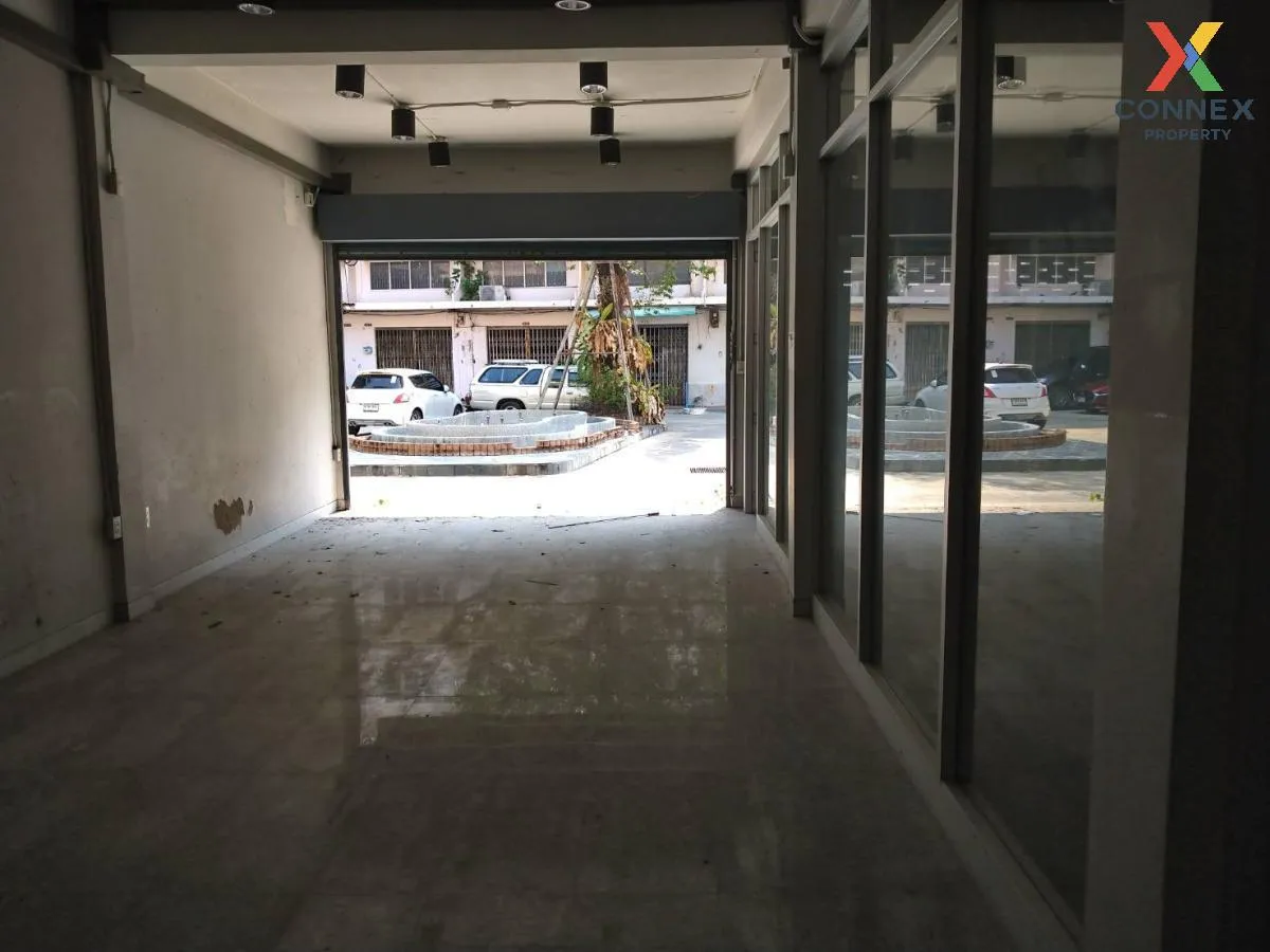 For Sale Commercial Building. Nakhon Pathom  , high floor , wide frontage , newly renovated , Sanam Chan , mueang Nakhon Pathom , Nakhon Pathom , CX-97800 3