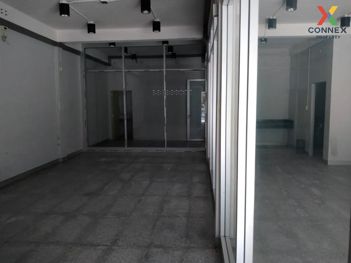 For Sale Commercial Building. Nakhon Pathom  , high floor , wide frontage , newly renovated , Sanam Chan , mueang Nakhon Pathom , Nakhon Pathom , CX-97800