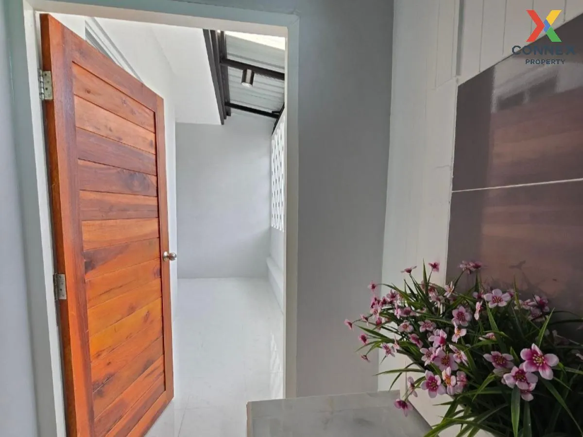 For Sale Townhouse/Townhome  , Baan Pruksa 3 Soi Watlatpladuk , corner unit , newly renovated , Bang Khu Rat , Bang Bua Thong , Nonthaburi , CX-98920