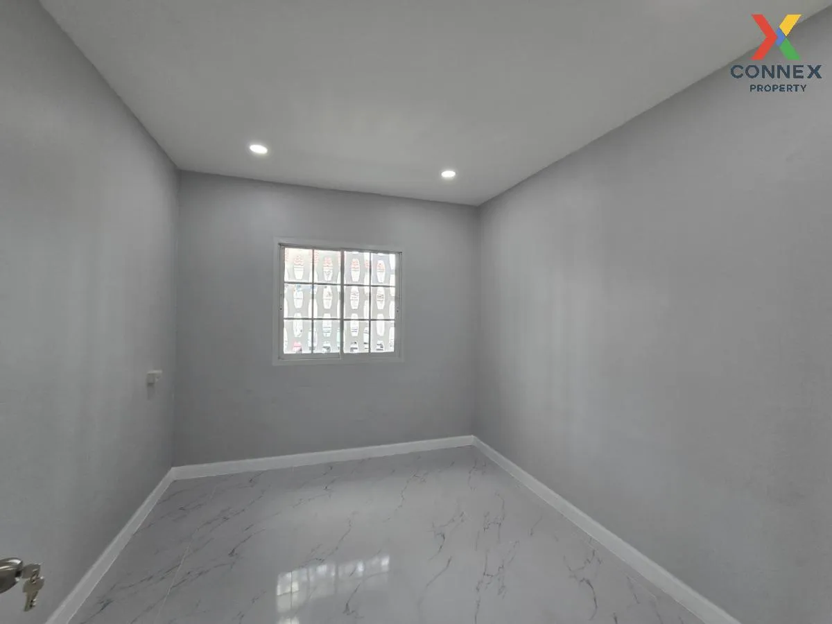 For Sale Townhouse/Townhome  , Baan Pruksa 3 Soi Watlatpladuk , corner unit , newly renovated , Bang Khu Rat , Bang Bua Thong , Nonthaburi , CX-98920 4