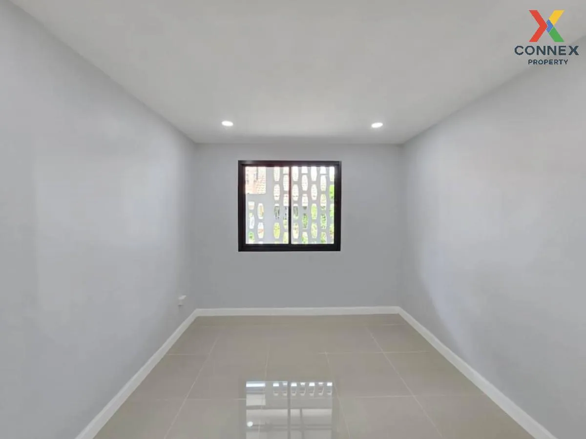 For Sale Townhouse/Townhome  , Baan Pruksa 3 Soi Watlatpladuk , corner unit , newly renovated , Bang Khu Rat , Bang Bua Thong , Nonthaburi , CX-99125