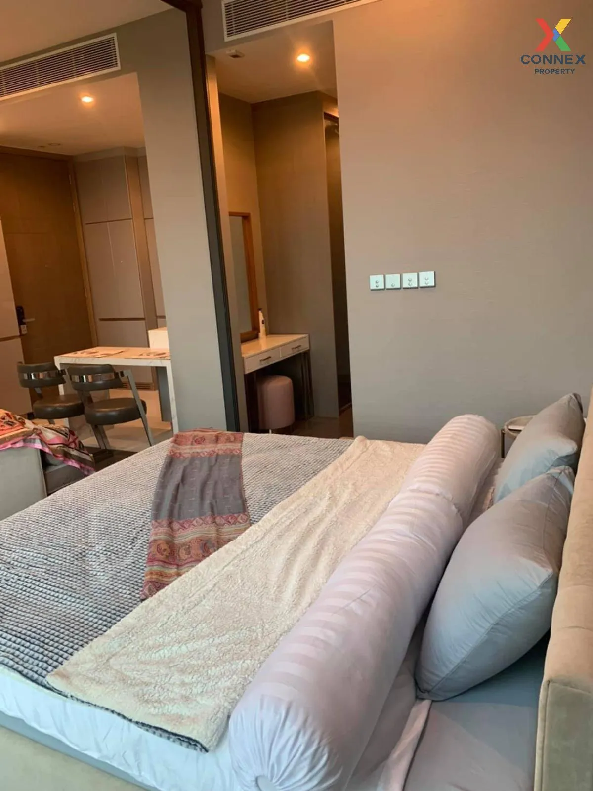 For Rent Condo , The Esse at Singha Complex , MRT-Phetchaburi , Bang Kapi , Huai Khwang , Bangkok , CX-99155