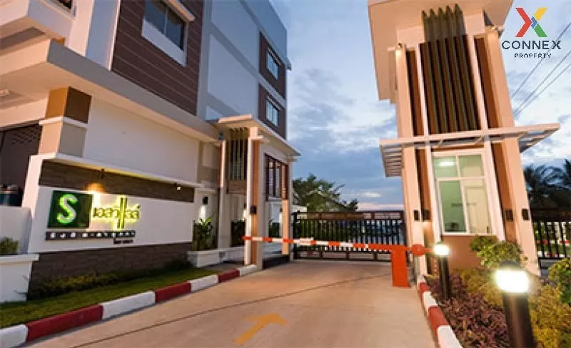 Townhouse for sale, corner room, Pruksa village 63/1, next to Tiwanon-Pathum Thani Road.CX-54998