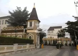 Baan Klang Muang Swiss Town Kaset-Nawamin