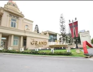 THE GRAND PINKLAO