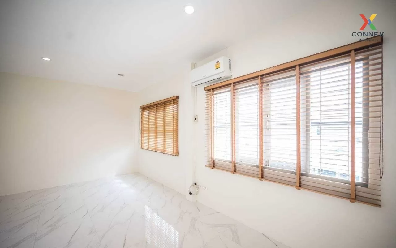 FOR SALE townhome , Baan Pieamsuk Rattanathibet 34 , Bang Krasop 