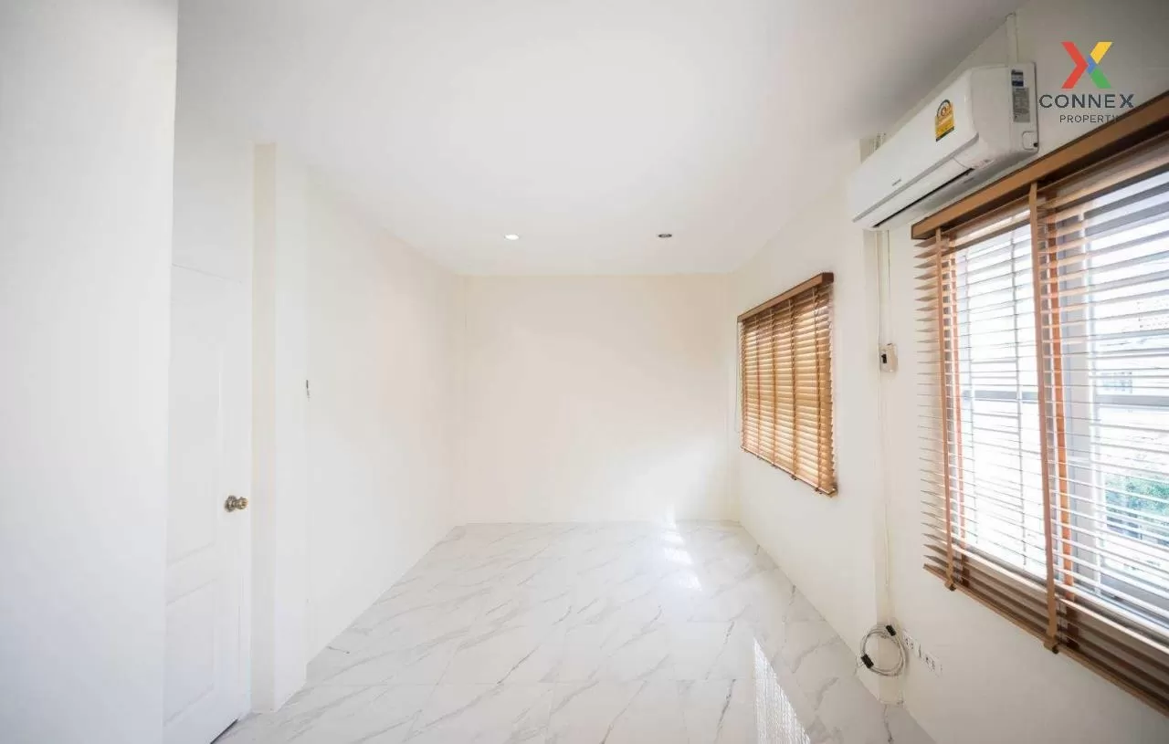 FOR SALE townhome , Baan Pieamsuk Rattanathibet 34 , Bang Krasop 