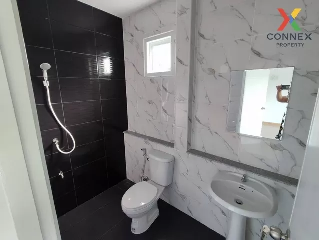 FOR SALE detached house , Kris Kunchorn Ban Kluai-Sai Noi  , wide