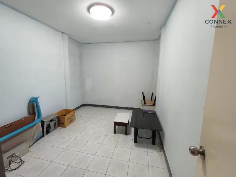 FOR SALE townhome , Baan Yu Charoen-Bunma , wide frontage , Si Ka